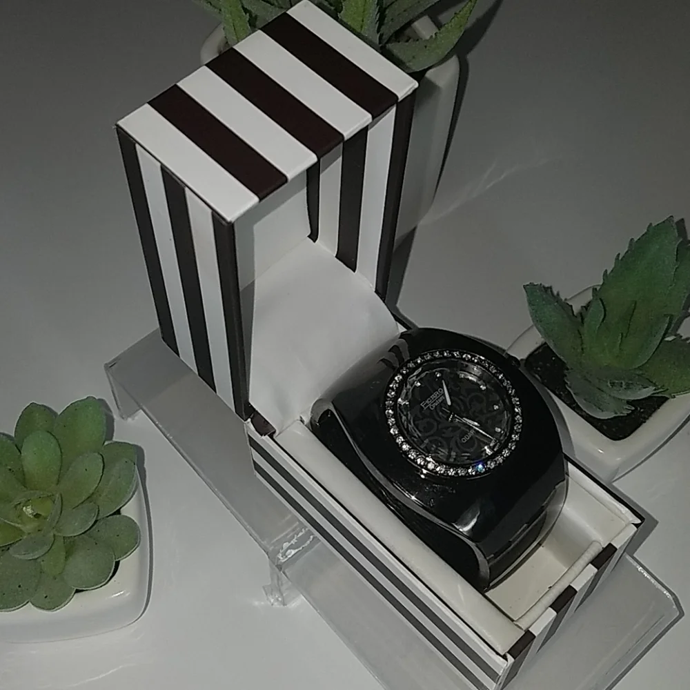 Figaro Couture, Stainless Steel Quartz movement